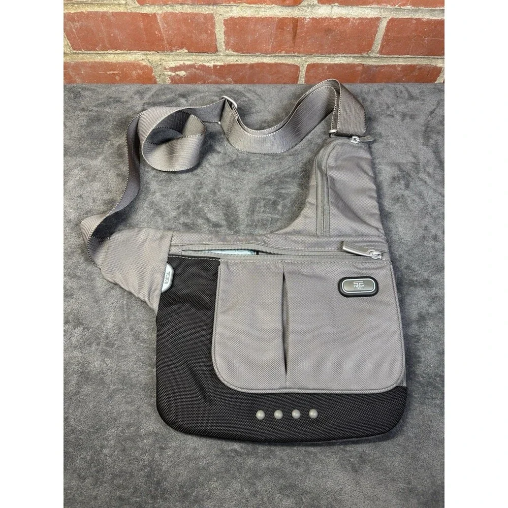 Tumi 5135GRN Should Bag Cross Body Bag Nylon Zipper Pockets Adjustable Strap